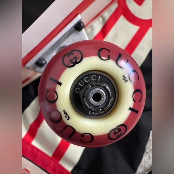 Gucci Interlocking GG Skateboard - Picture 5 of 14